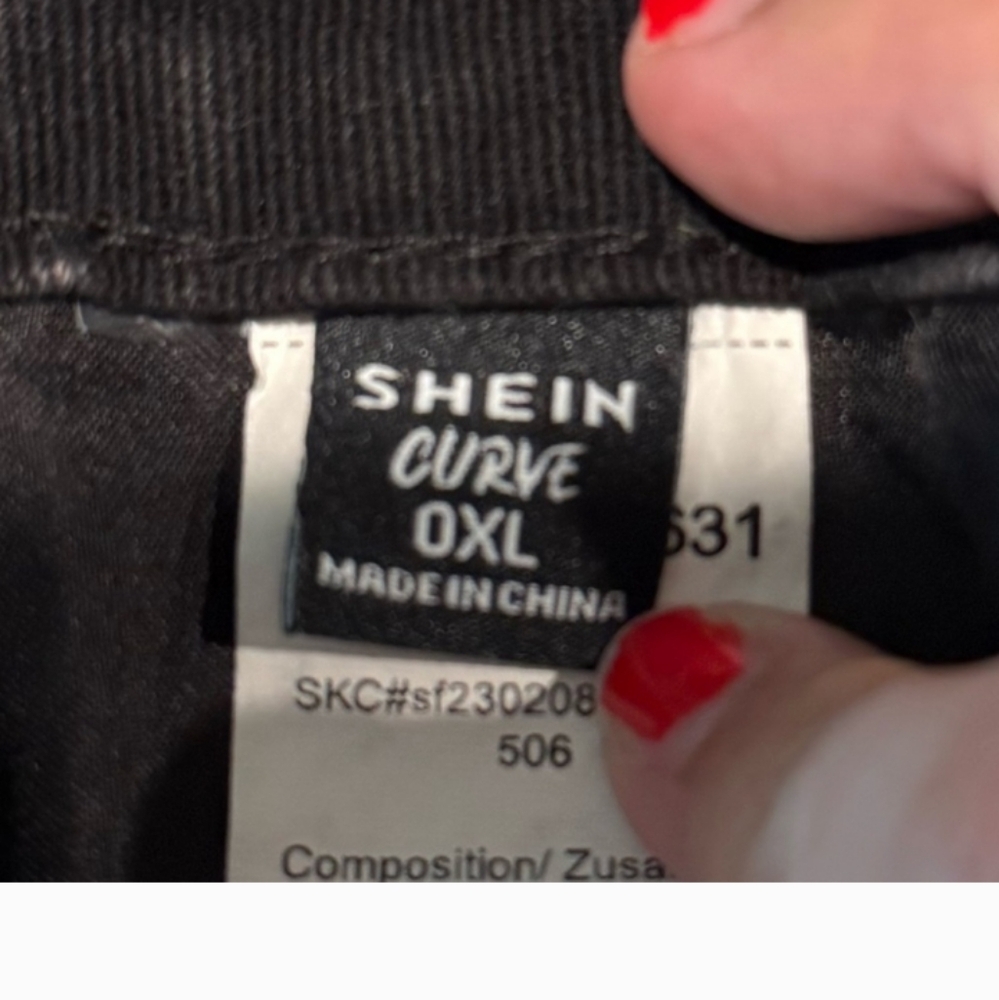 SHEIN Curvy Denim Shorts Bundle - Picture 4 of 9